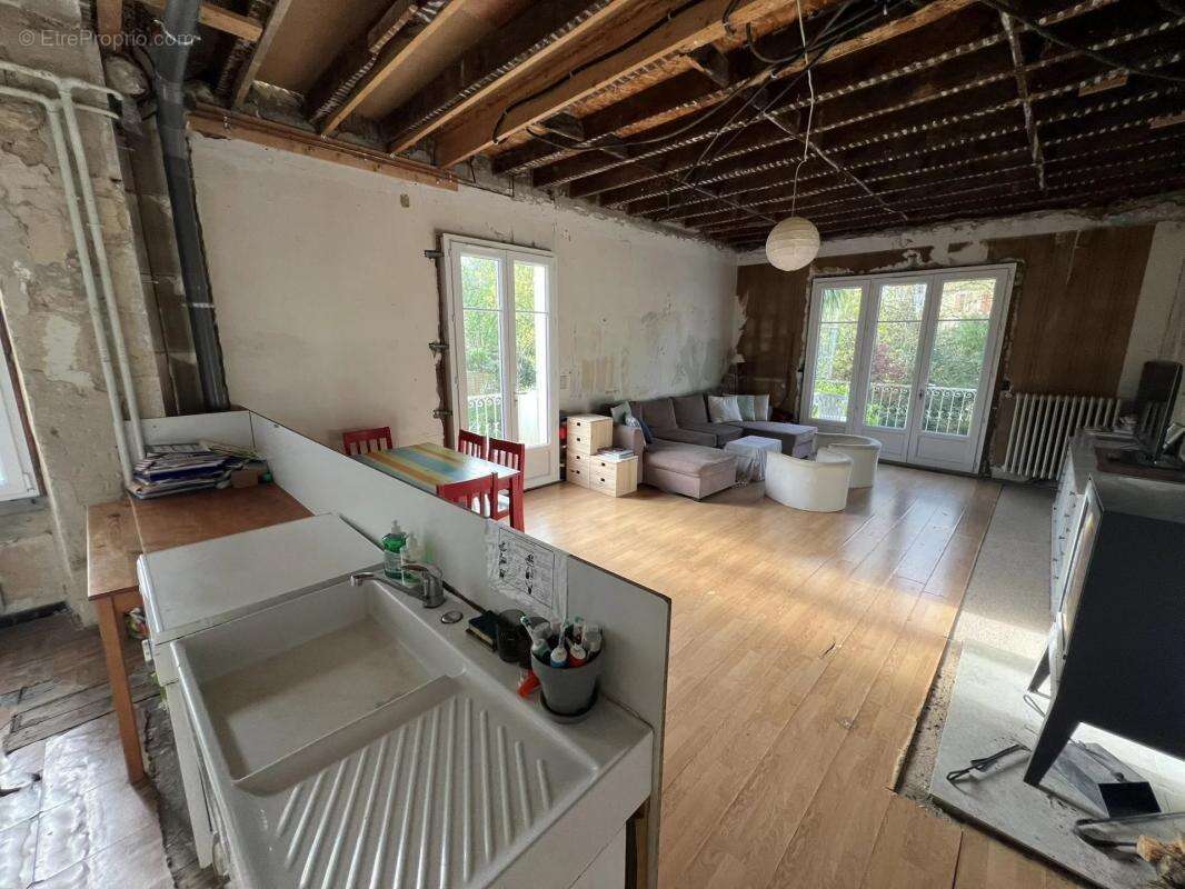 Maison à VIC-FEZENSAC