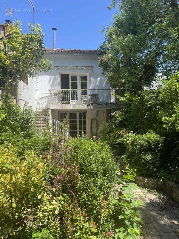 Maison à VIC-FEZENSAC