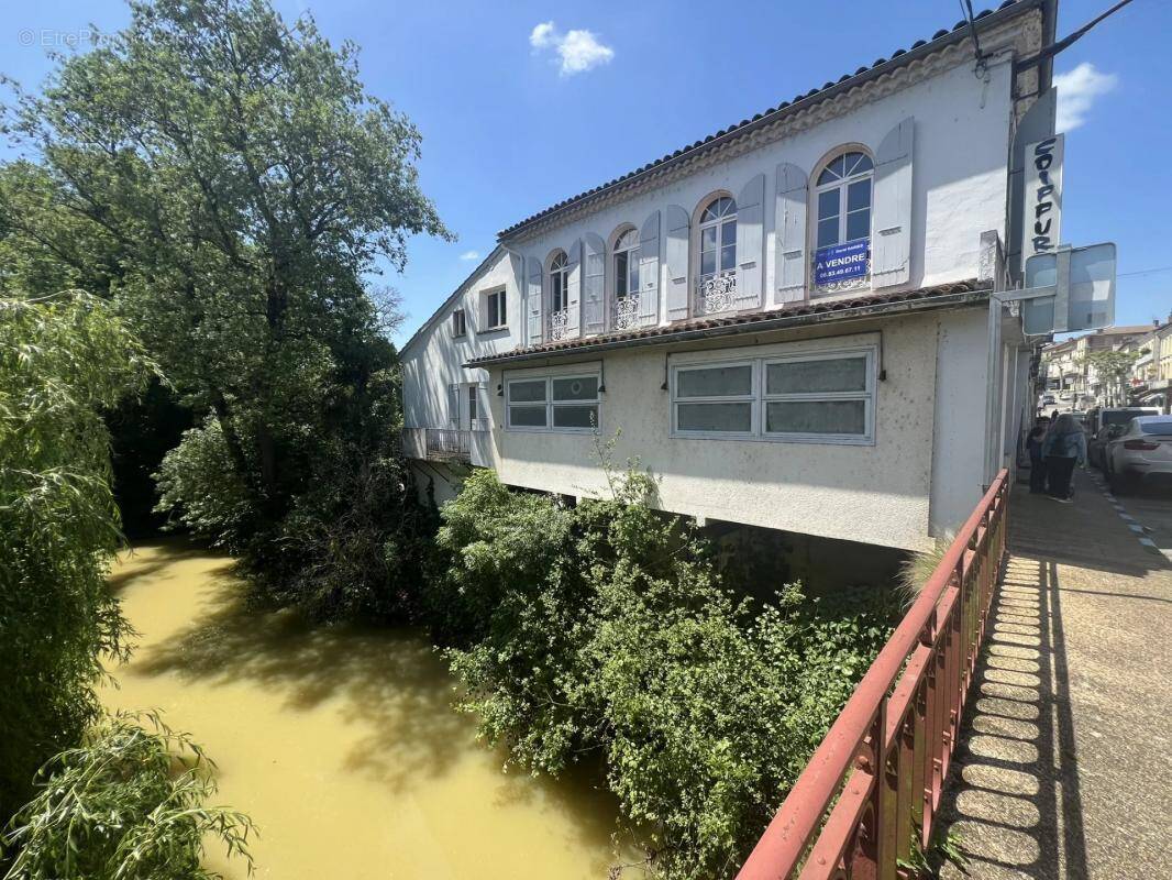 Maison à VIC-FEZENSAC