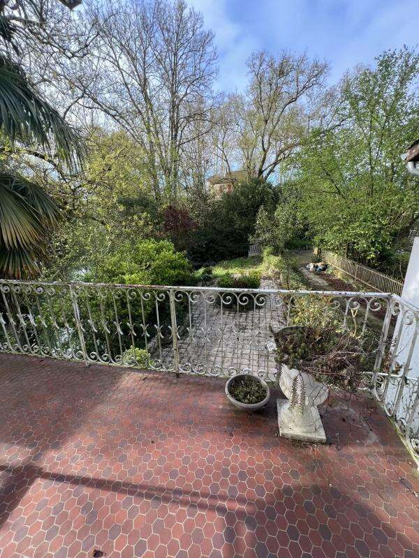 Maison à VIC-FEZENSAC