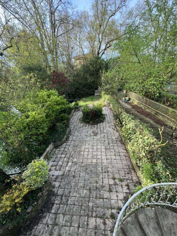 Maison à VIC-FEZENSAC