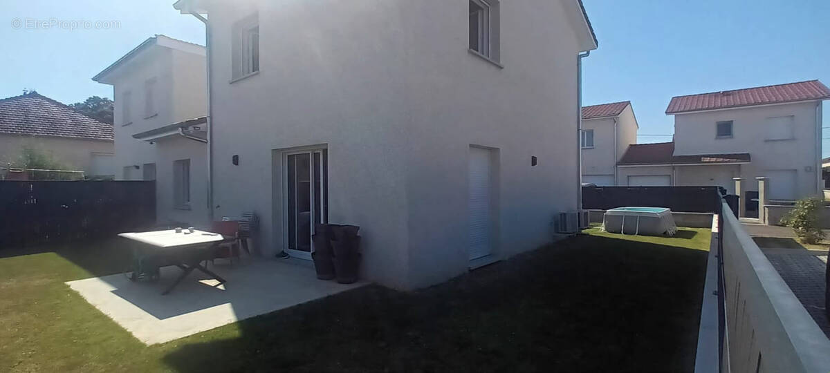 Maison à SAINT-ROMAIN-DE-JALIONAS