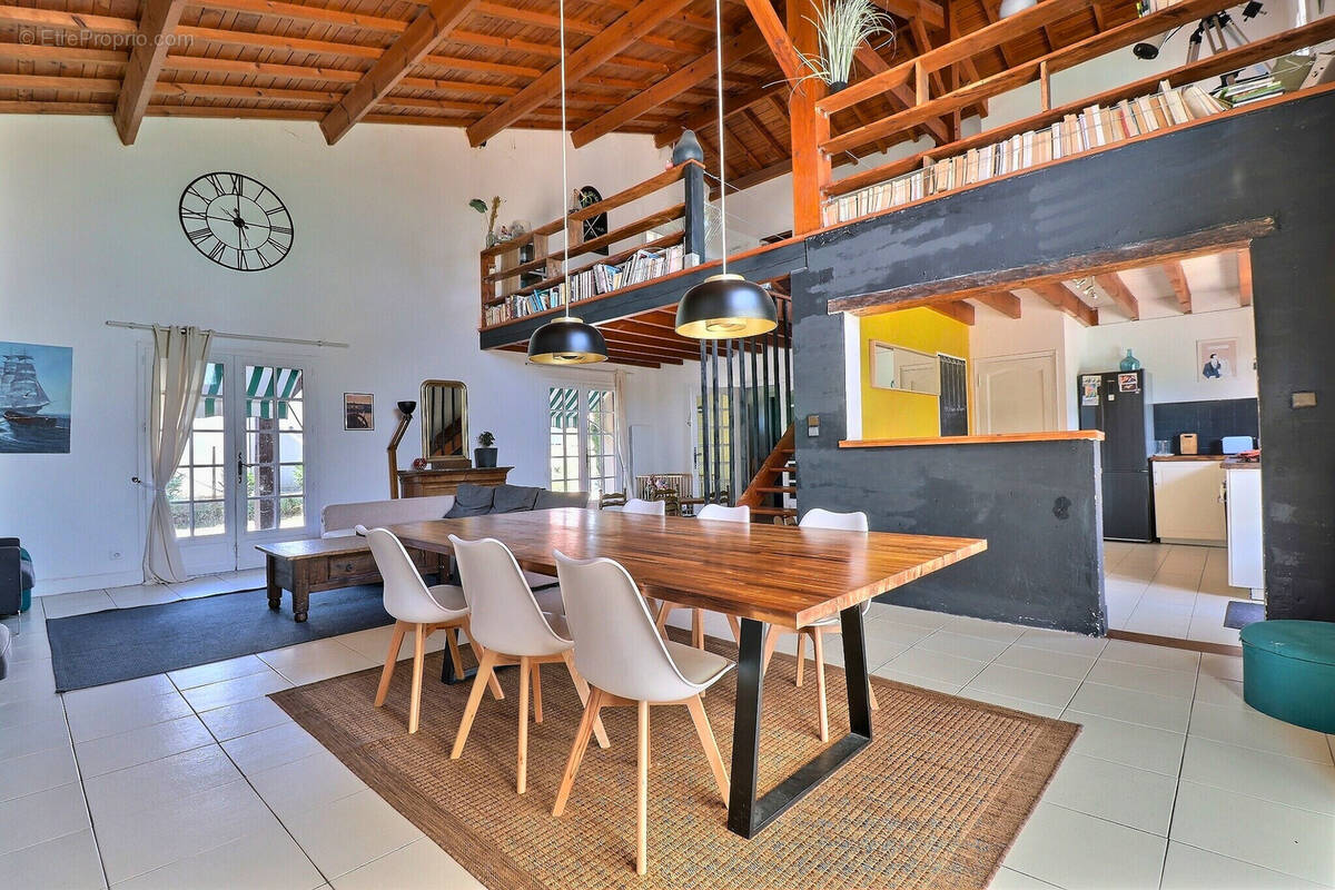 Maison à CADILLAC-EN-FRONSADAIS