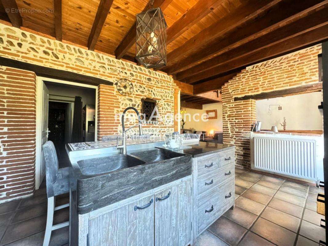 Maison à LAVERNOSE-LACASSE