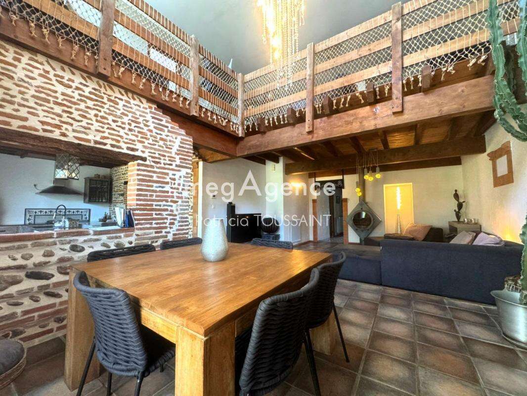 Maison à LAVERNOSE-LACASSE