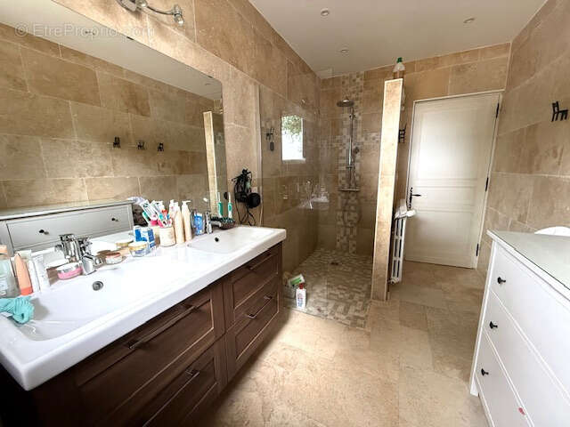 Maison à LA ROCHE-CHALAIS