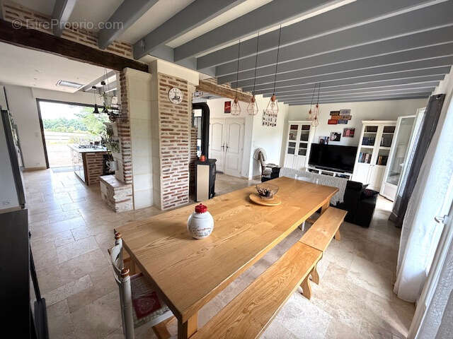 Maison à LA ROCHE-CHALAIS