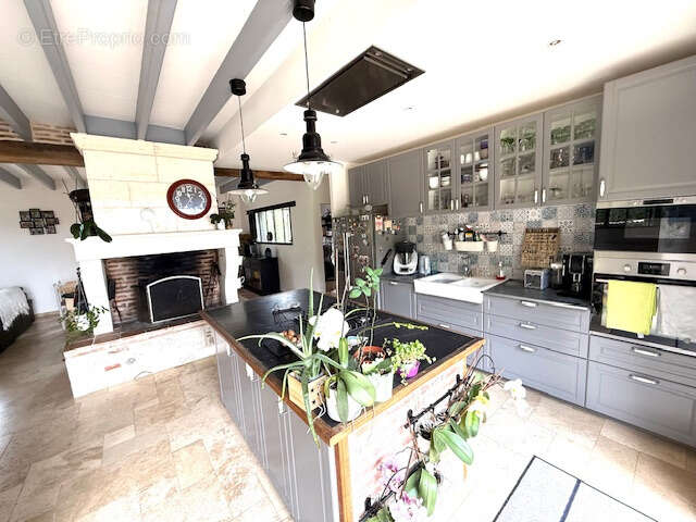 Maison à LA ROCHE-CHALAIS