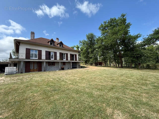 Maison à LA ROCHE-CHALAIS