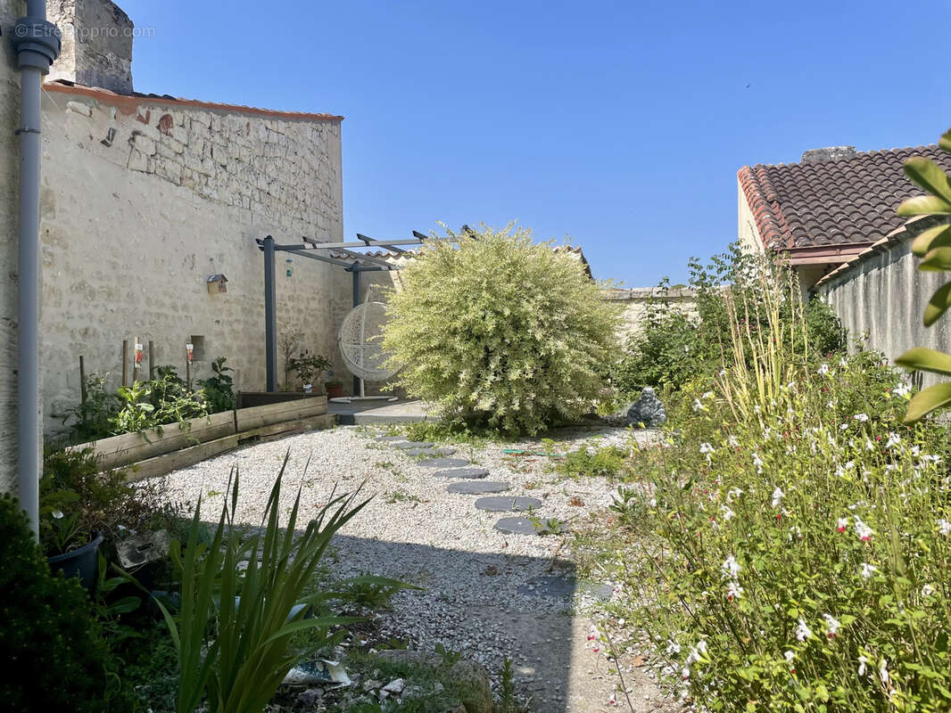 Maison à SAINT-SAVINIEN