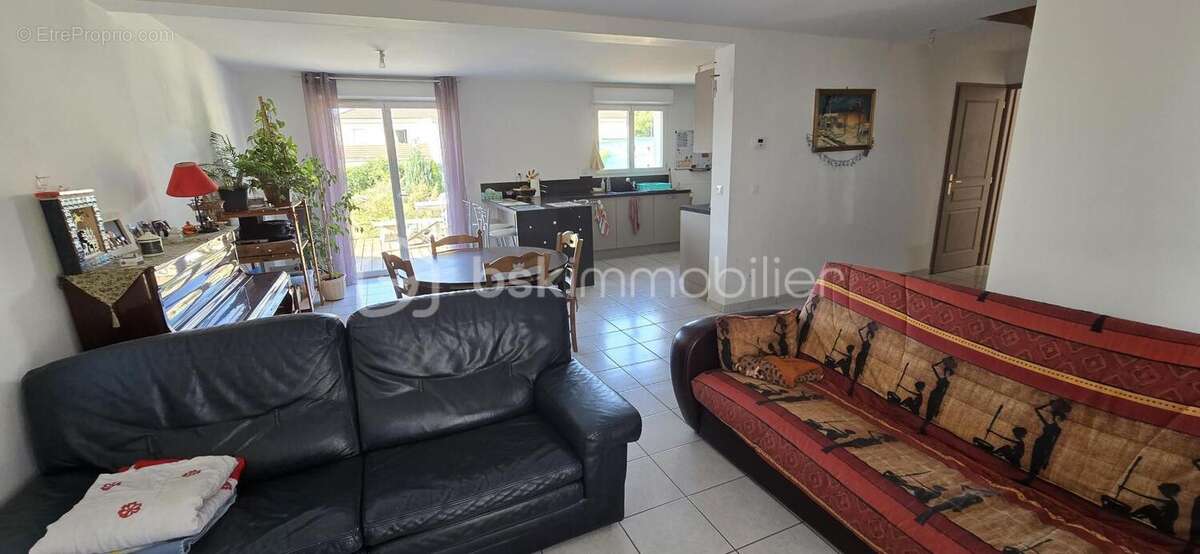 Maison à VERT-LE-PETIT