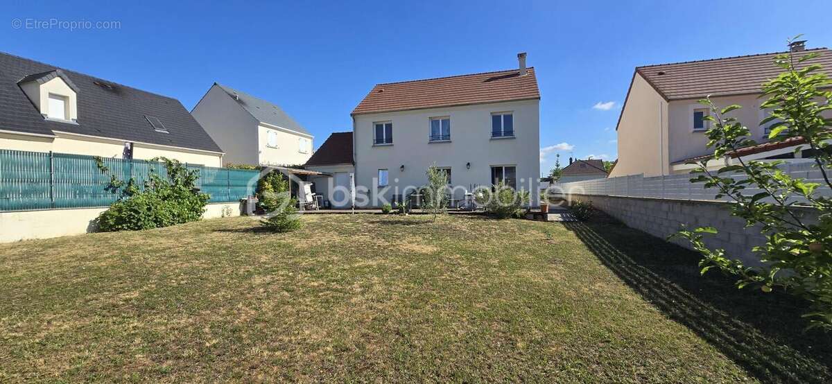 Maison à VERT-LE-PETIT