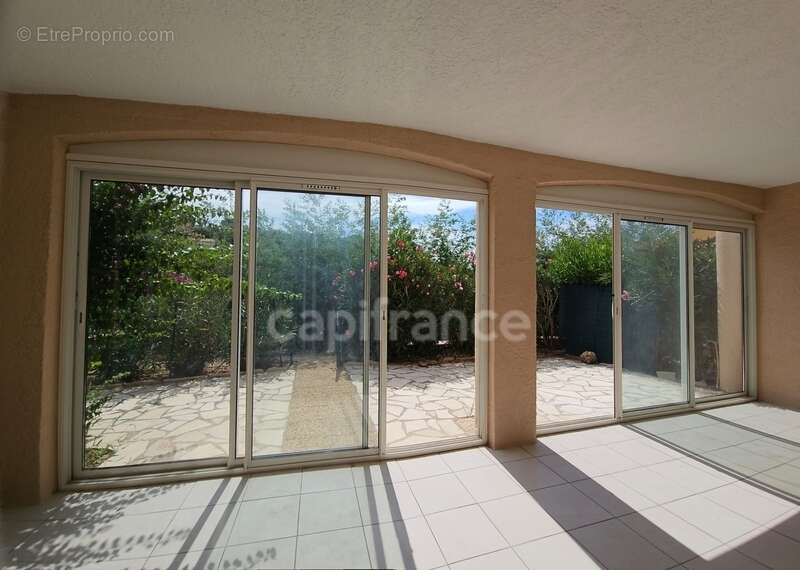 Appartement à BORMES-LES-MIMOSAS