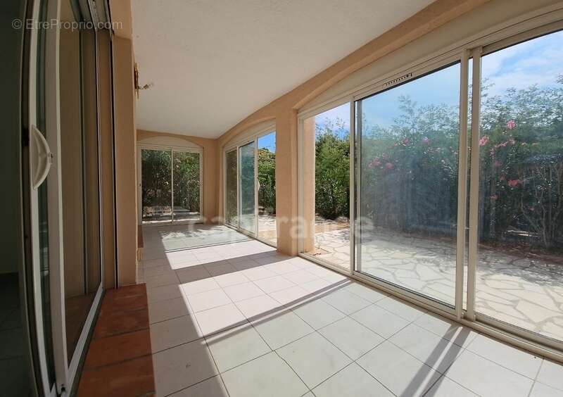 Appartement à BORMES-LES-MIMOSAS