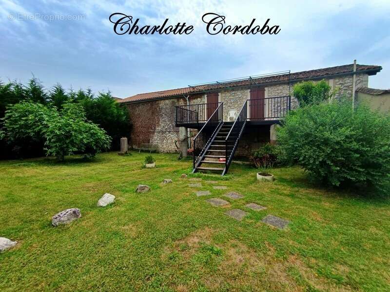 Maison à FEUGAROLLES