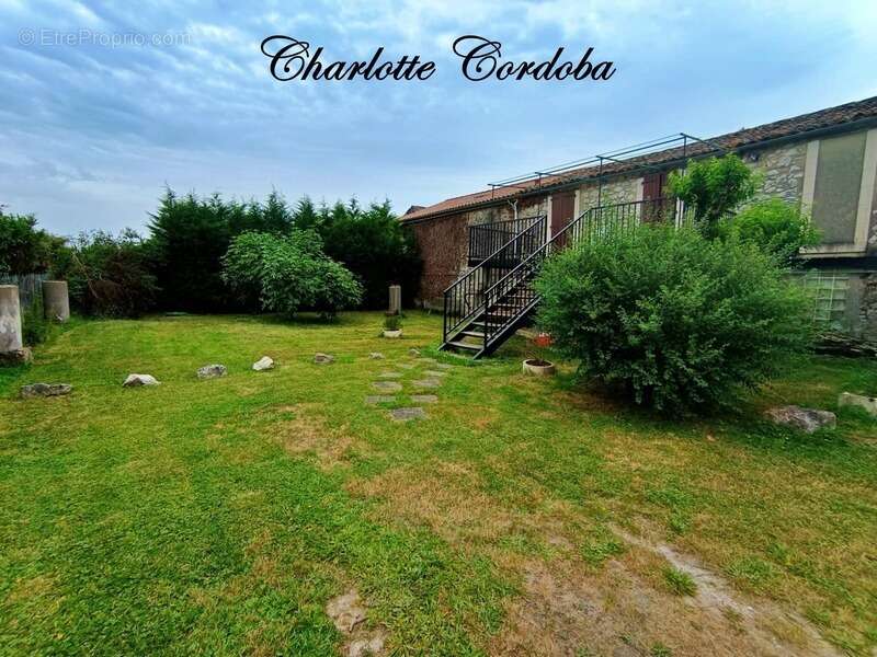 Maison à FEUGAROLLES