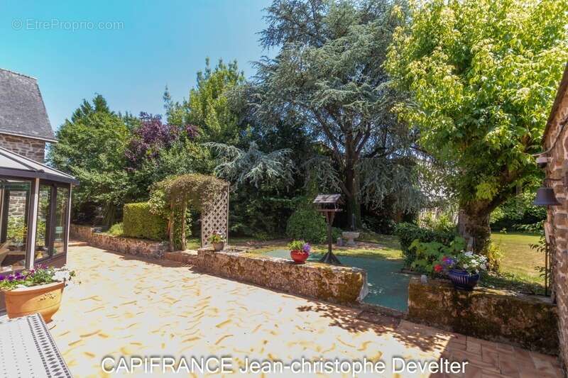 Maison à LA BAZOGE-MONTPINCON