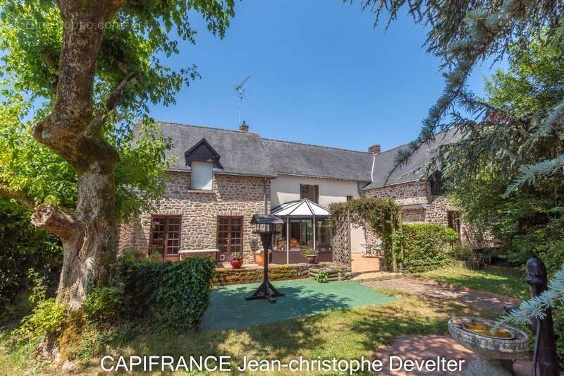 Maison à LA BAZOGE-MONTPINCON