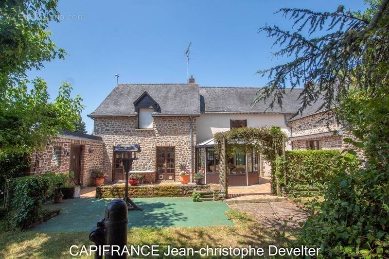 Maison à LA BAZOGE-MONTPINCON