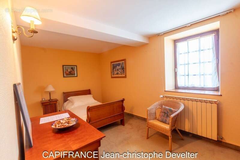 Maison à LA BAZOGE-MONTPINCON