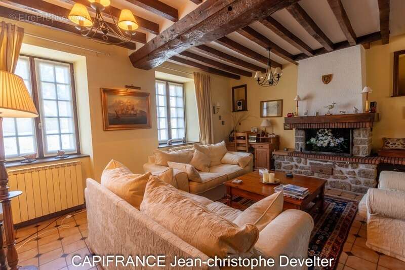 Maison à LA BAZOGE-MONTPINCON