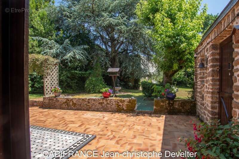 Maison à LA BAZOGE-MONTPINCON