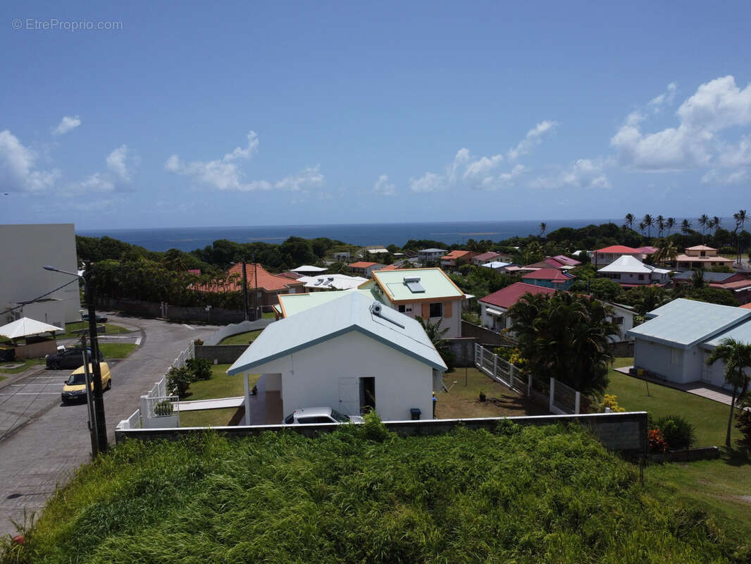 Terrain à LE LORRAIN