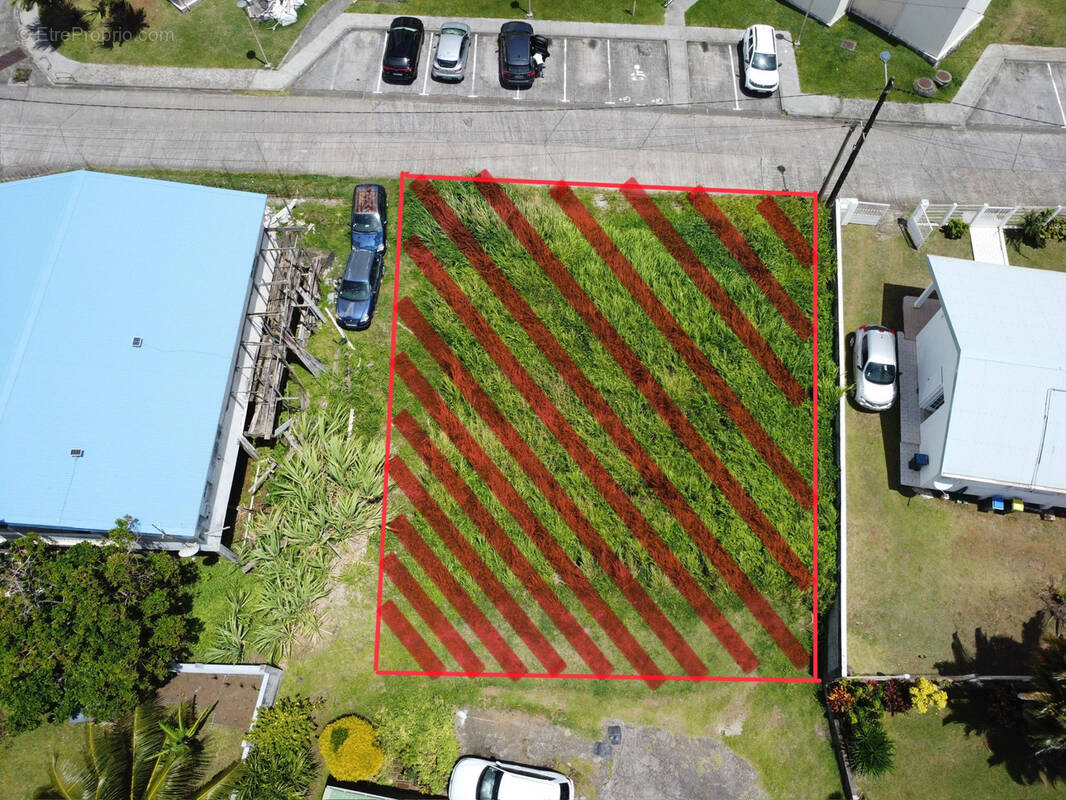 Terrain à LE LORRAIN