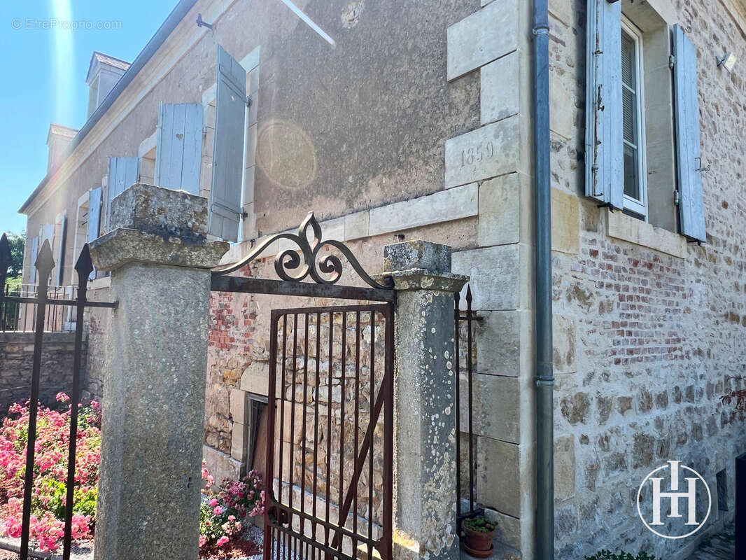Maison à CHARENTON-DU-CHER