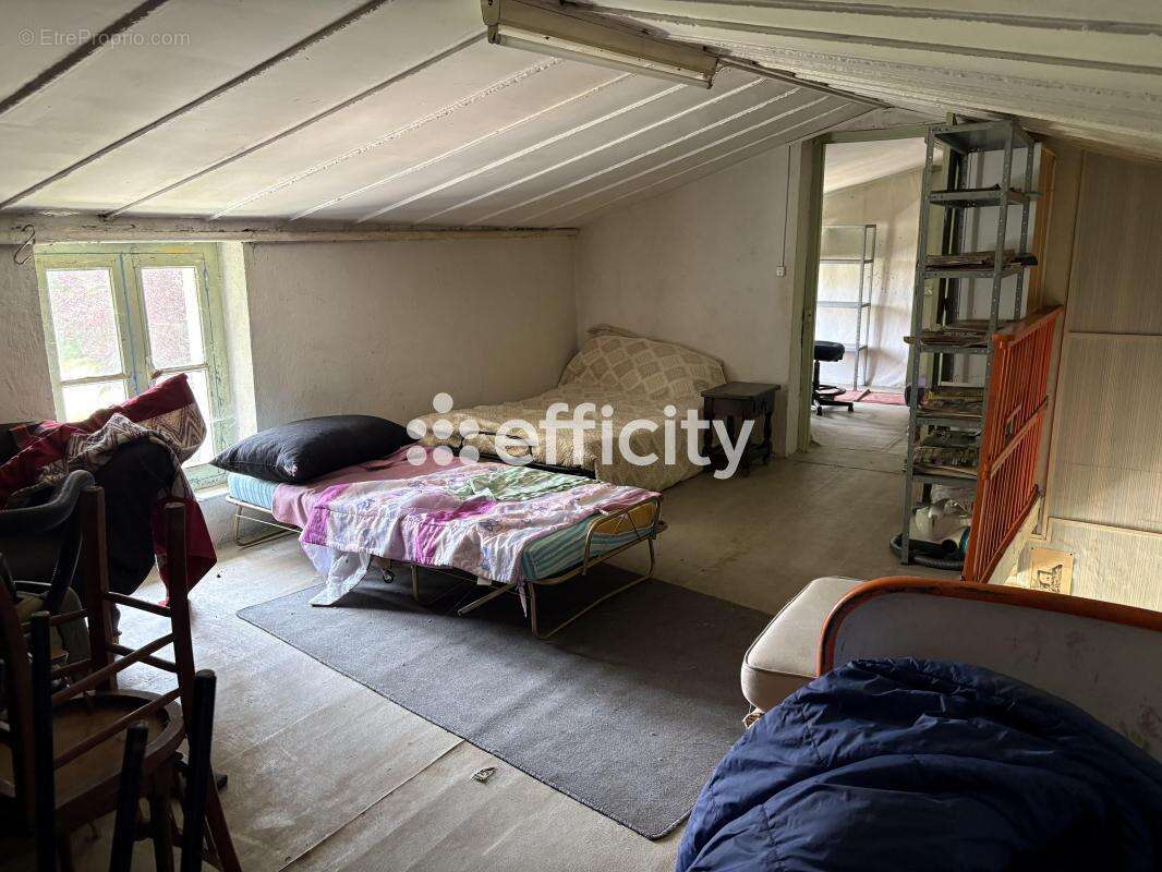 Maison à SAINT-ROMAIN-LE-PUY