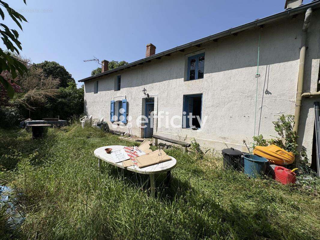 Maison à SAINT-ROMAIN-LE-PUY