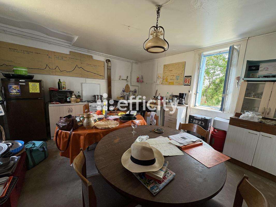 Maison à SAINT-ROMAIN-LE-PUY