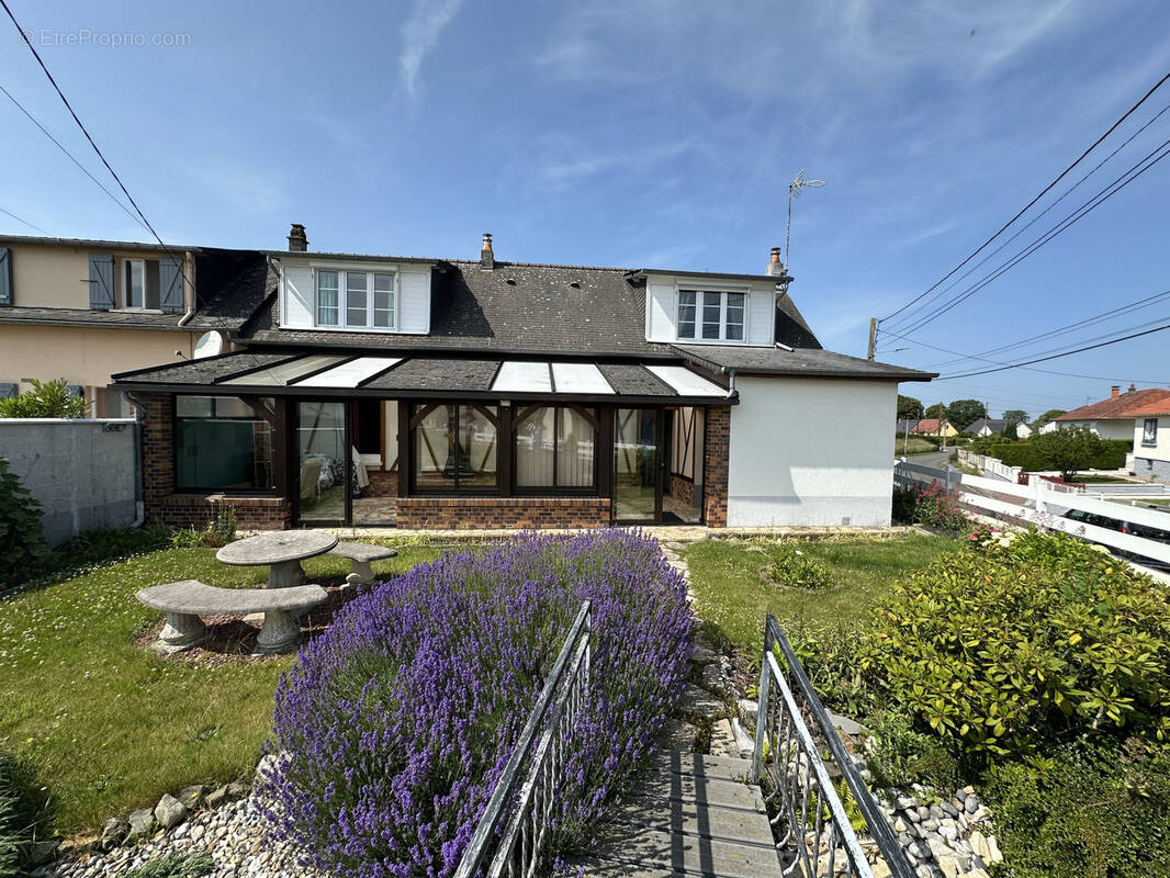 Maison à YZENGREMER