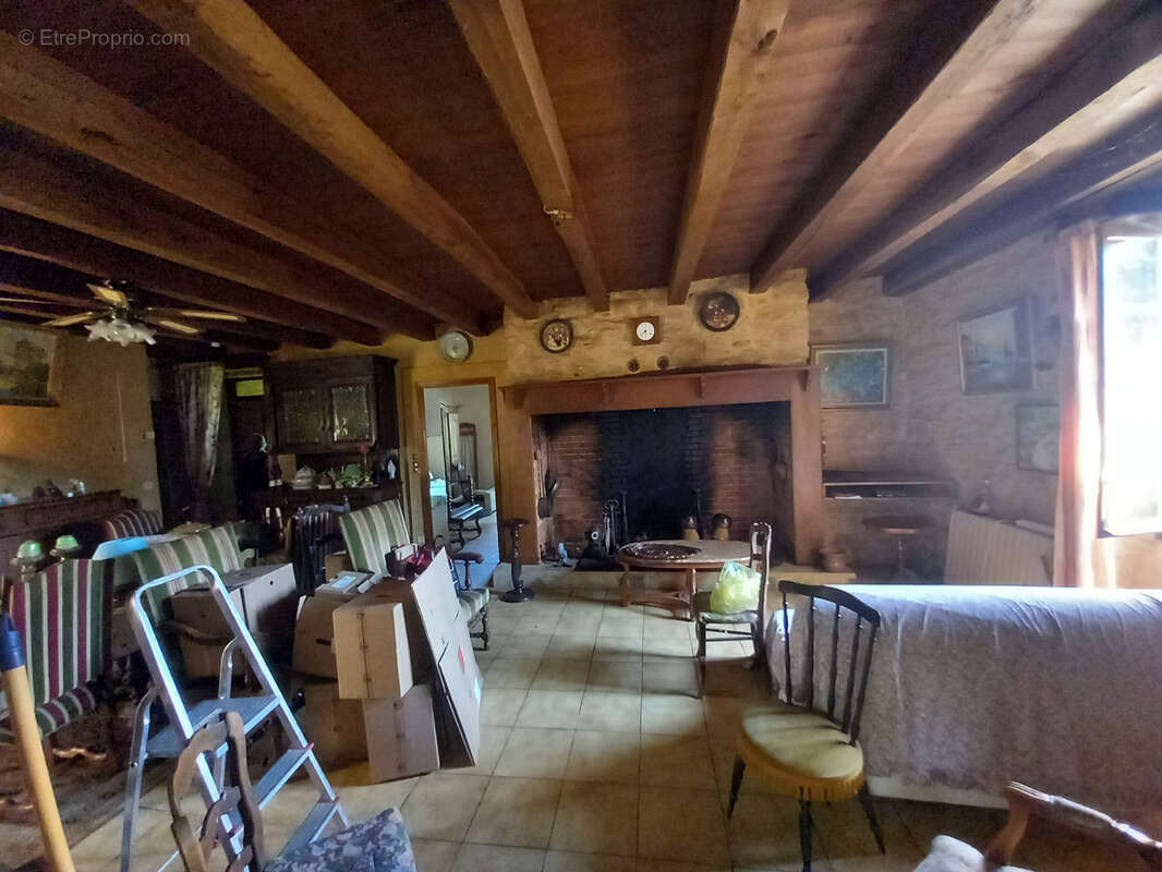 Maison à FRAYSSINET-LE-GELAT