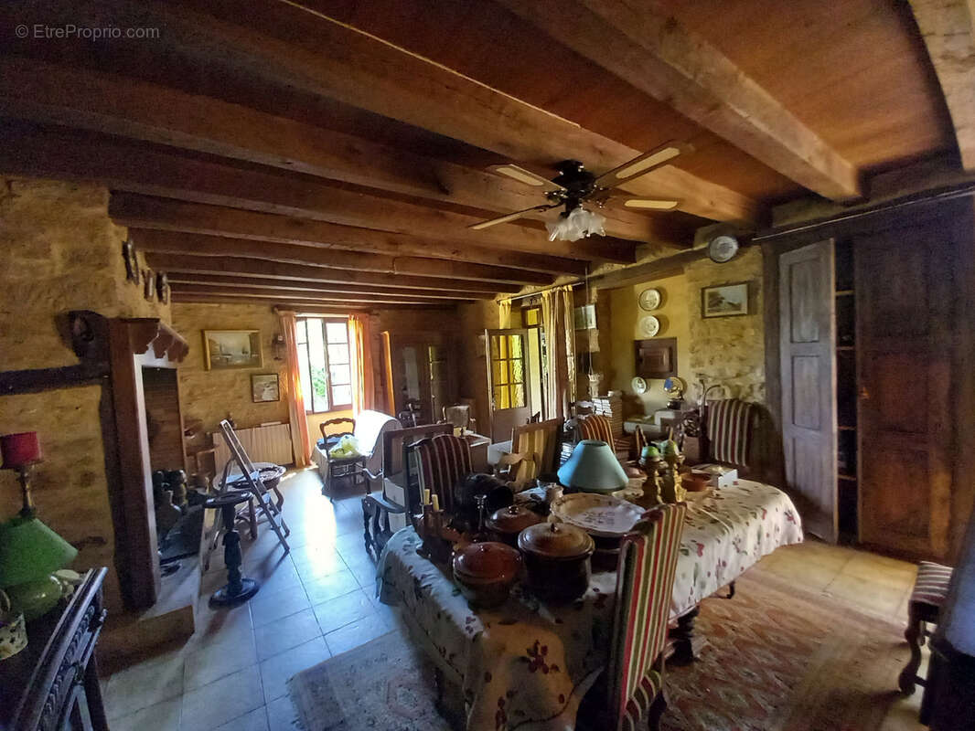 Maison à FRAYSSINET-LE-GELAT