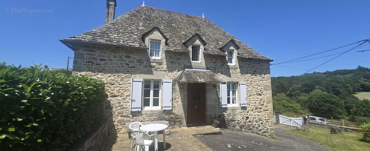 Maison à SAINT-MARTIN-LA-MEANNE
