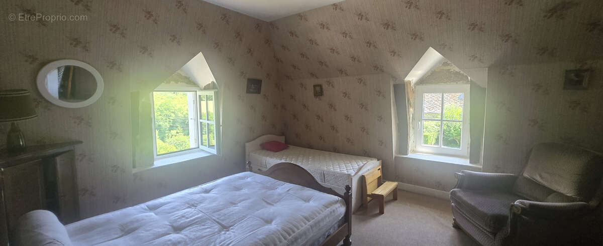 Maison à SAINT-MARTIN-LA-MEANNE