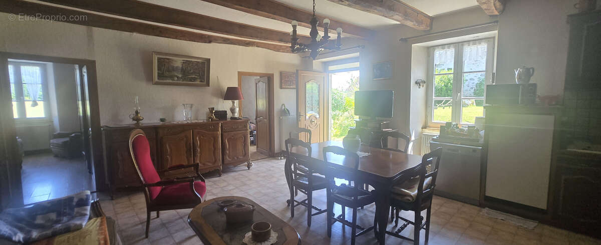 Maison à SAINT-MARTIN-LA-MEANNE