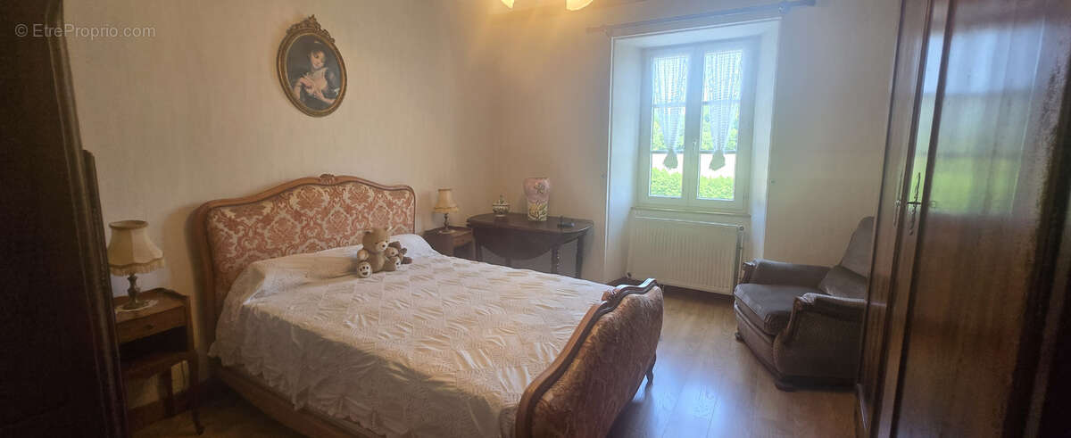 Maison à SAINT-MARTIN-LA-MEANNE