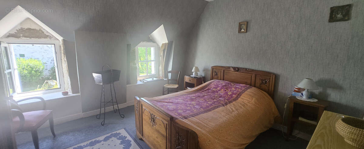 Maison à SAINT-MARTIN-LA-MEANNE