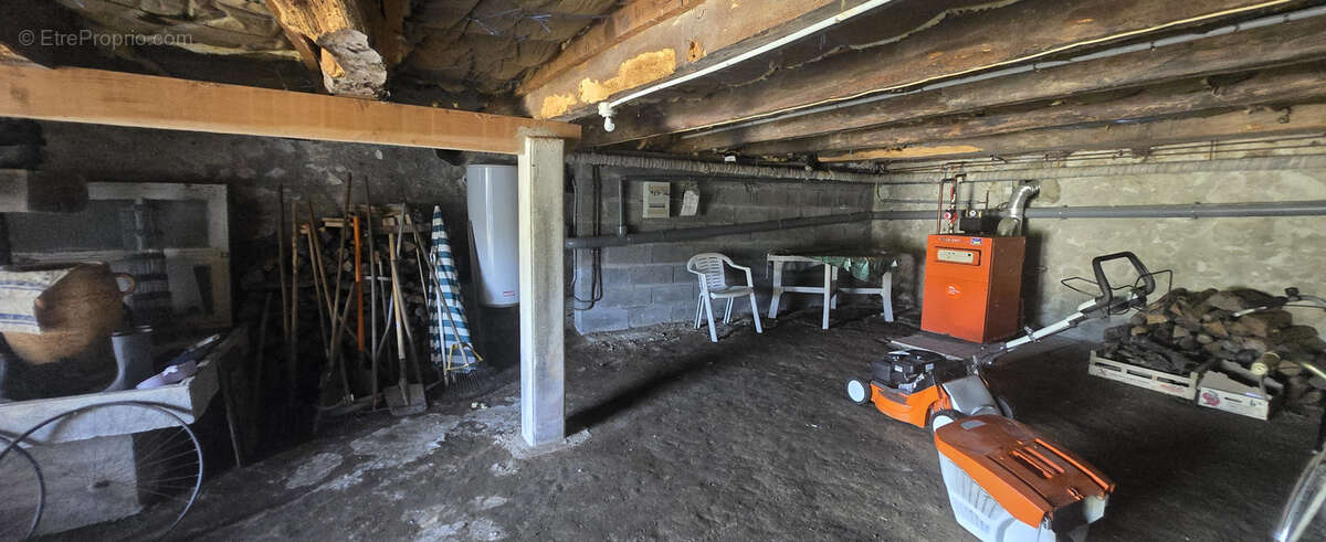 Maison à SAINT-MARTIN-LA-MEANNE