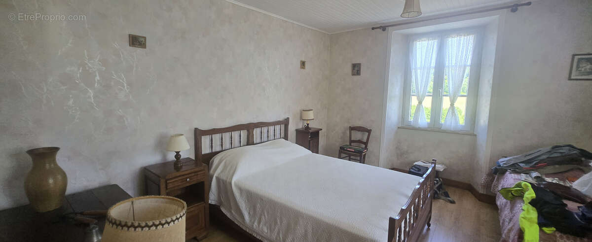 Maison à SAINT-MARTIN-LA-MEANNE