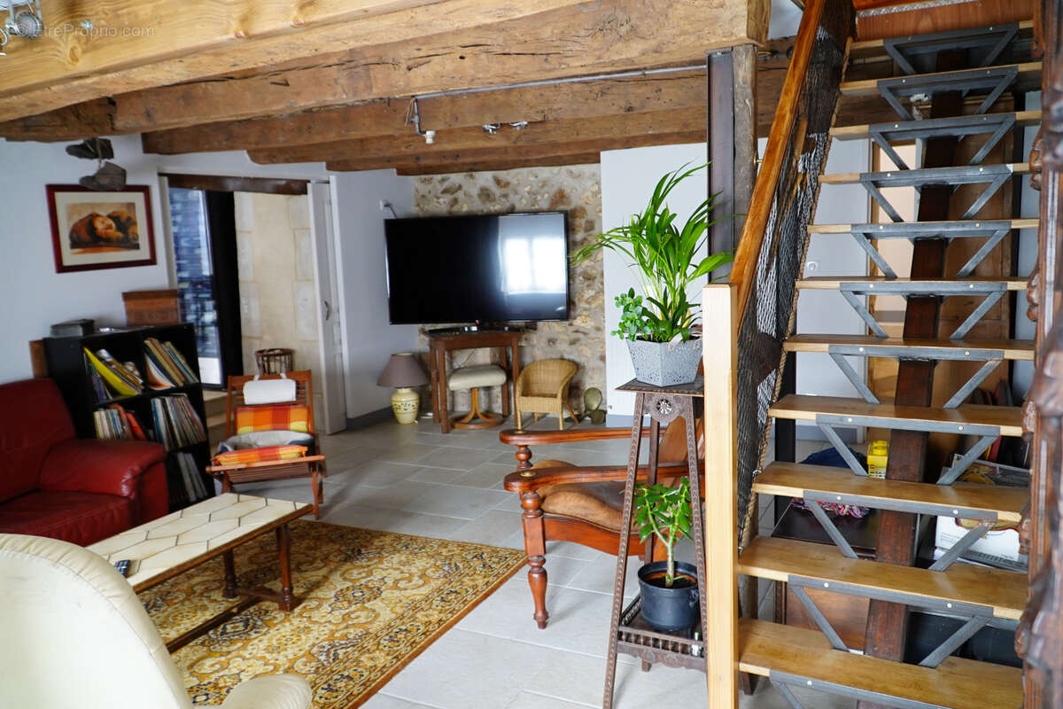 Maison à SAINT-GEORGES-DE-MONTCLARD