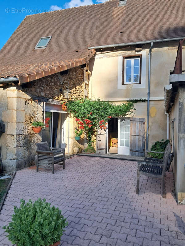 Maison à SAINT-GEORGES-DE-MONTCLARD