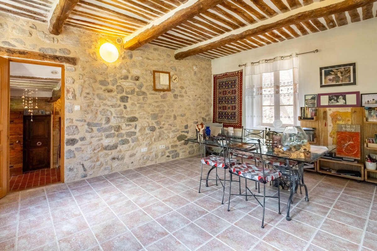 Maison à PIERRELONGUE