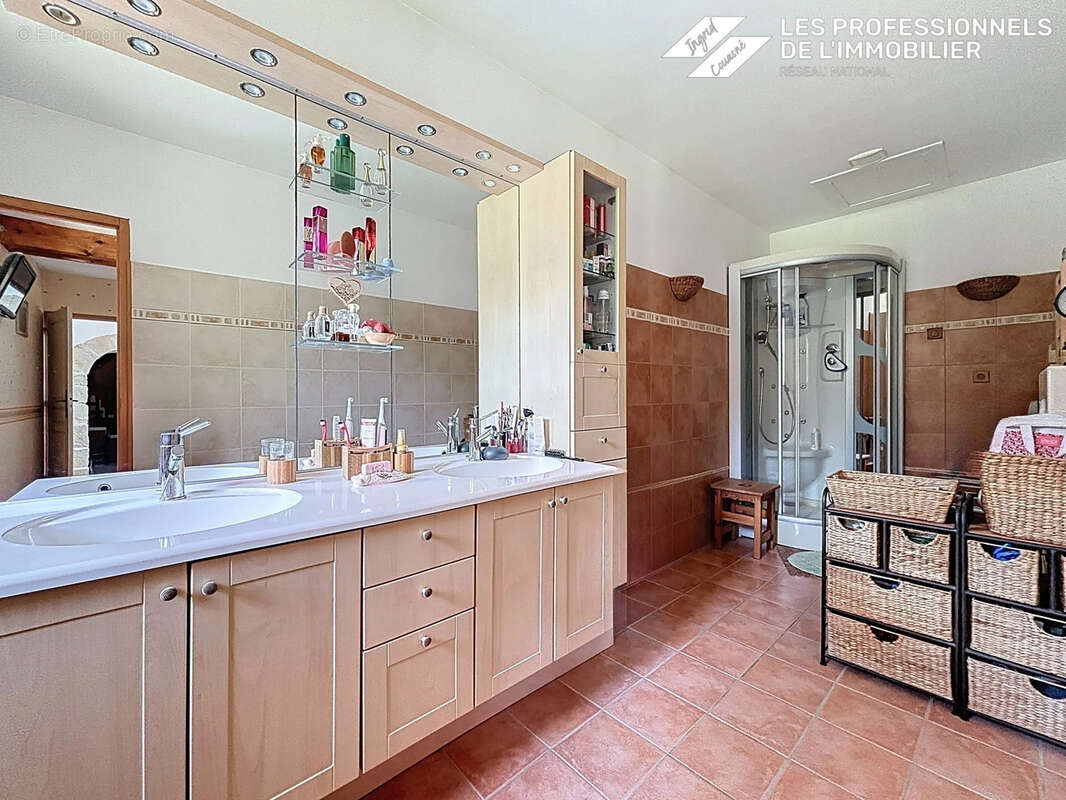 Maison à CHALLES-LES-EAUX