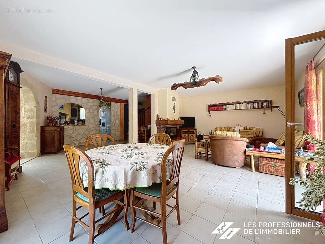 Maison à CHALLES-LES-EAUX