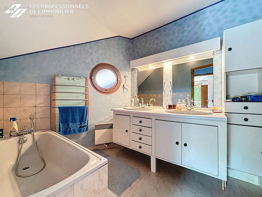 Maison à CHALLES-LES-EAUX