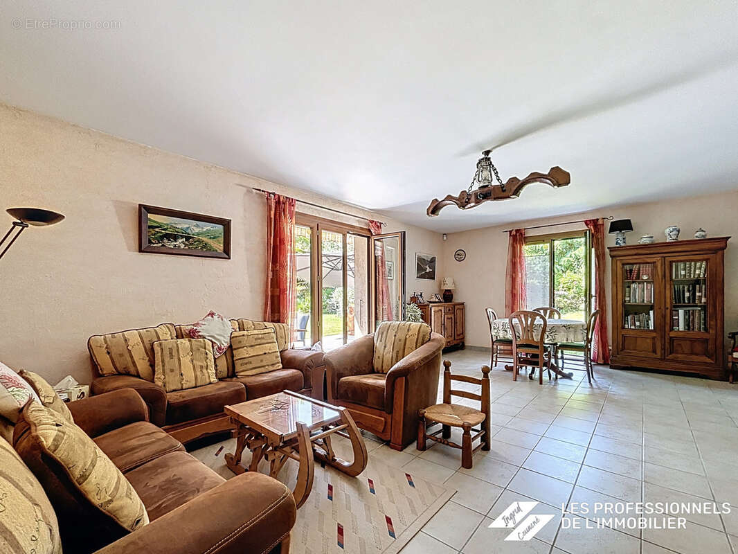 Maison à CHALLES-LES-EAUX