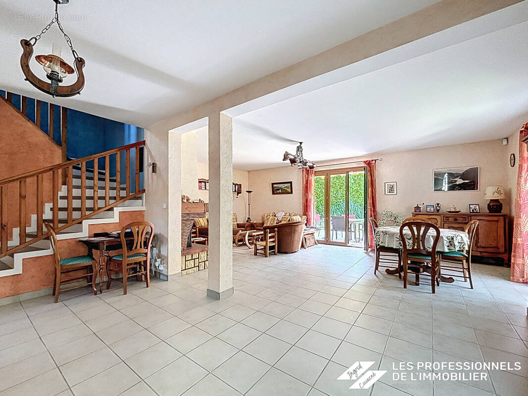 Maison à CHALLES-LES-EAUX